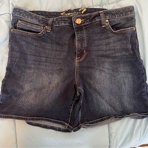 Denim shorts *plus size*